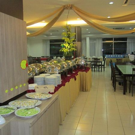 World Youth Hotel Айер Керо Екстериор снимка