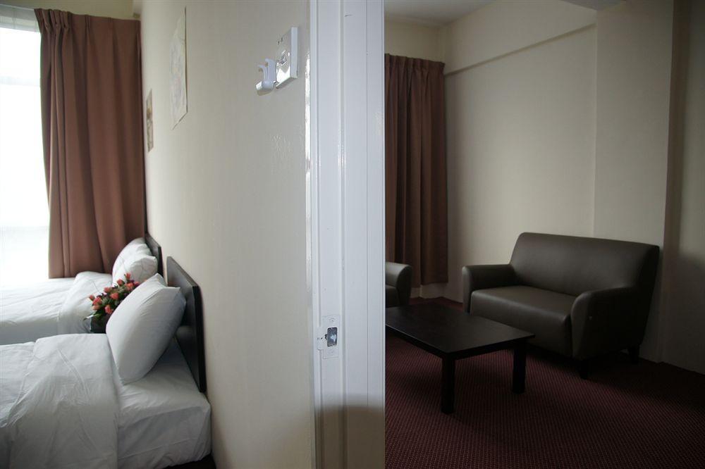 World Youth Hotel Айер Керо Екстериор снимка