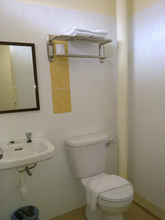 World Youth Hotel Айер Керо Стая снимка