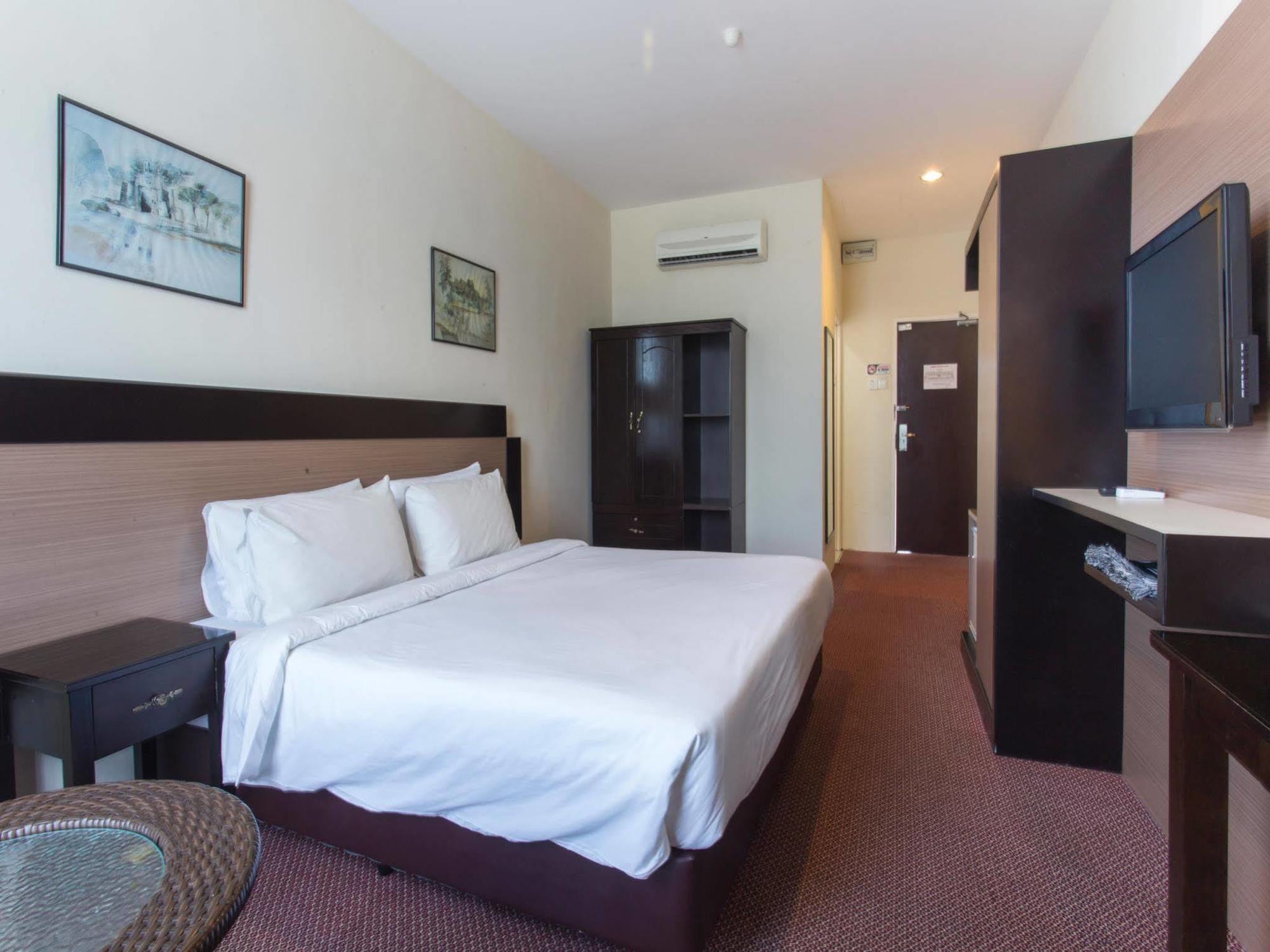 World Youth Hotel Айер Керо Екстериор снимка