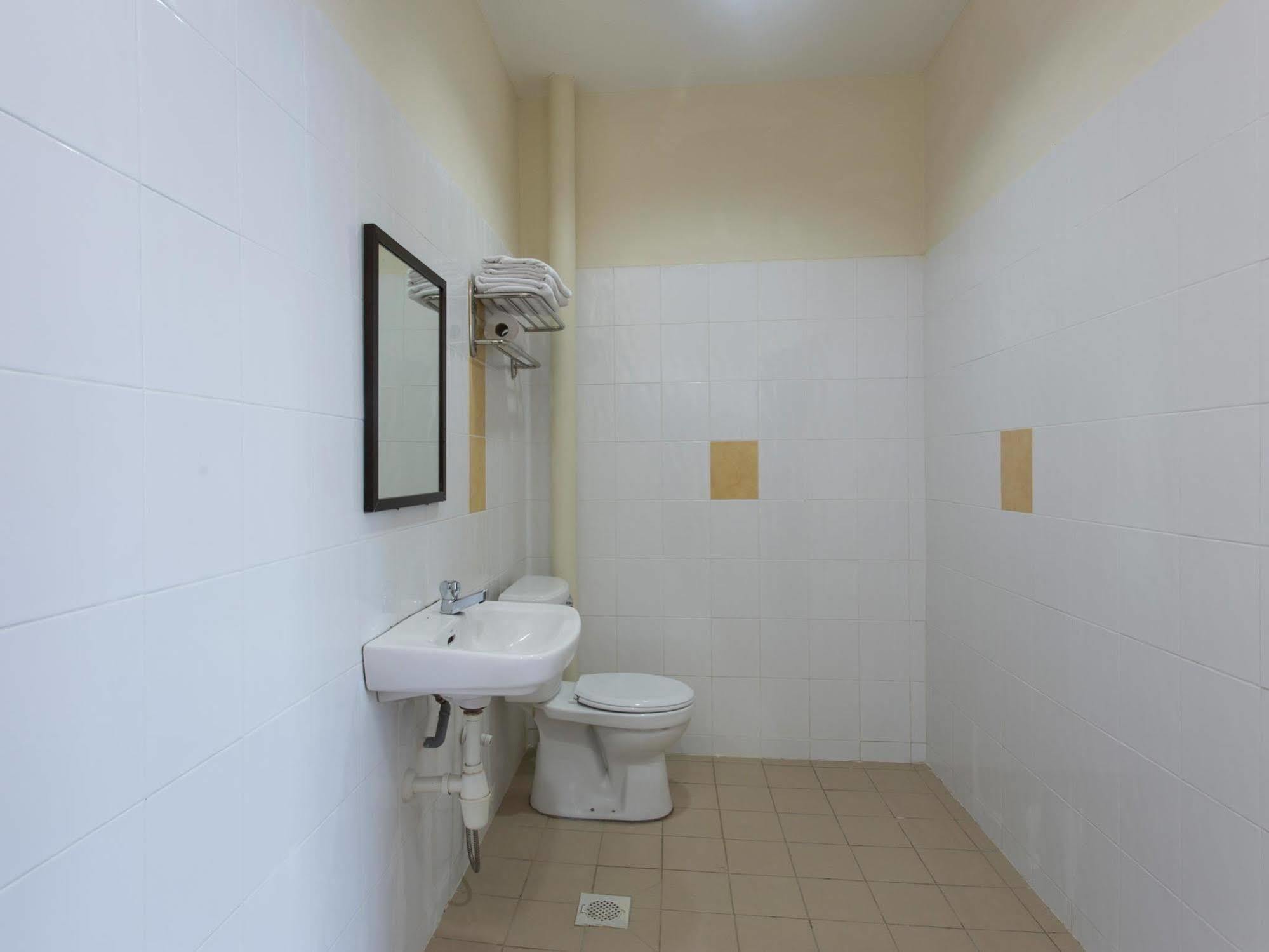 World Youth Hotel Айер Керо Екстериор снимка