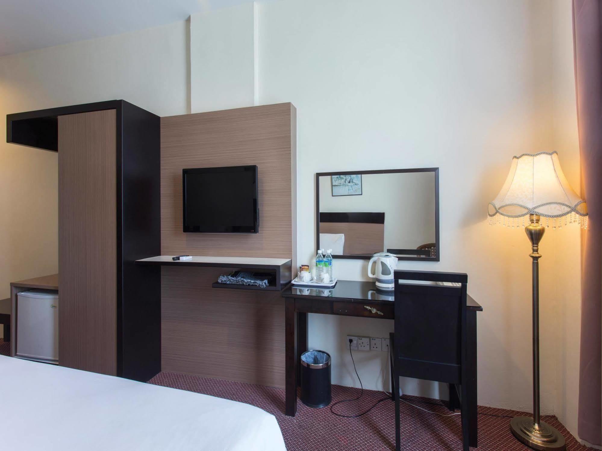 World Youth Hotel Айер Керо Екстериор снимка