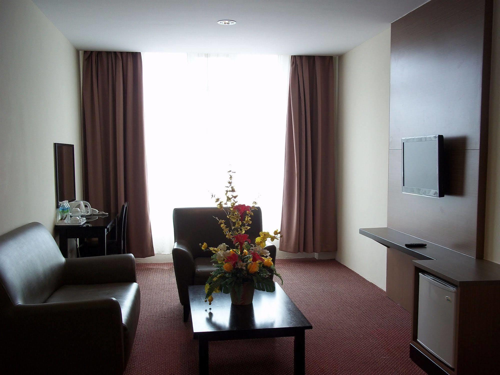 World Youth Hotel Айер Керо Екстериор снимка