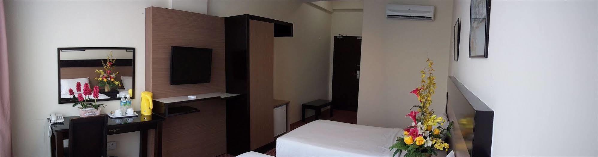 World Youth Hotel Айер Керо Екстериор снимка